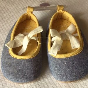 Baby Shoes,NWT Denim ,Calico w/Grossgrain Ribbon Ties